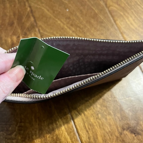 Kate spade wristlet - Picture 3 of 3